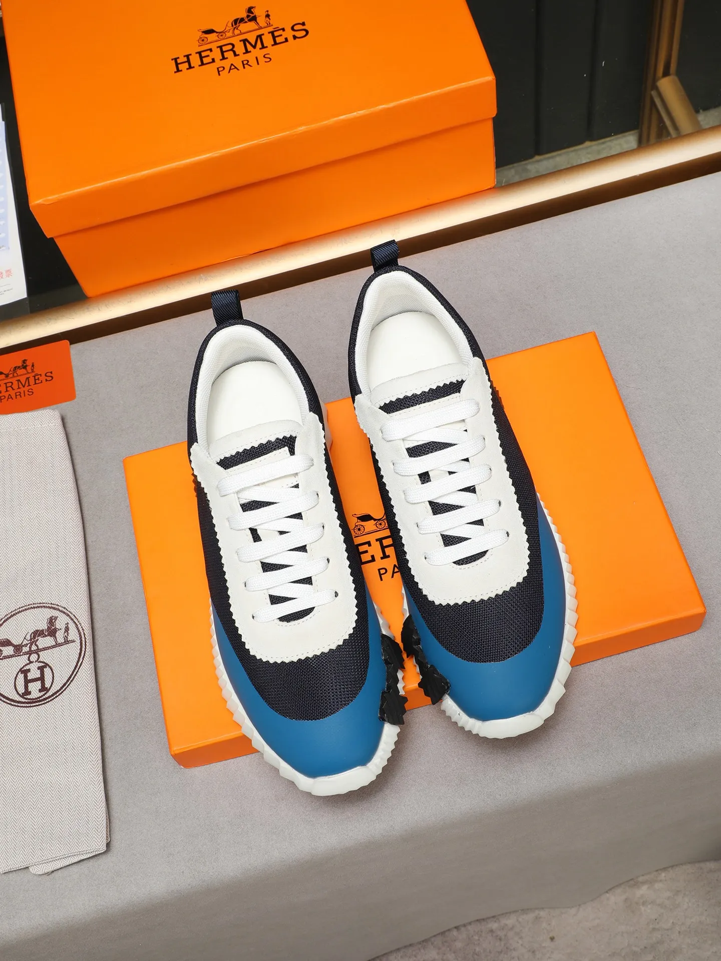 Men's shoes 💰460 [Hermes] fe new arrival~ New Bouncing sneakers Hermès are the most comfortable shoes, no one else⃣️, they are very light on the feet and look great, you will not feel tired when you go shopping and running around 👍 Very light and comfortable, extremely light, suitable for both sports and leisure, and feel great when you step on them! It’s up to you to choose, there’s always what you want~ ✔️Fabric: First layer frosted➕Imported glue➕Breathable mesh ✔️Inner lining: Imported mesh ✔️Outsole: Original outsole ✔️Size: Men’s 38-44 (45 custom-made)